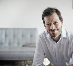 What qualities a great man has