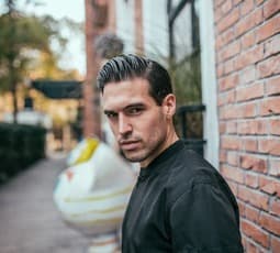 Dating single Spanish guys