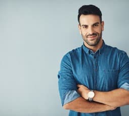 How to Initiate a Kiss with Your Girlfriend